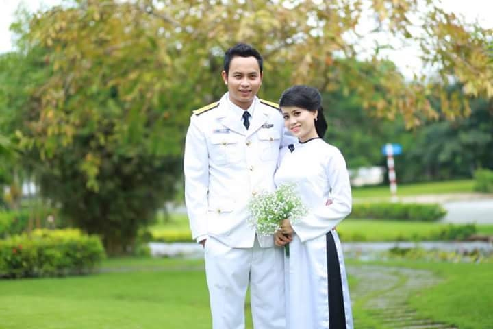 Giữa trùng khơi nhớ hình bóng quê nhà...