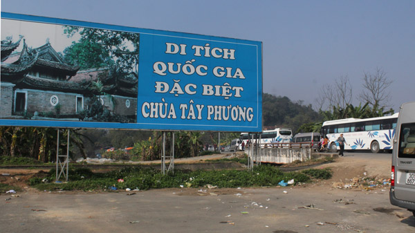 Hàng vạn du khách trẩy hội chùa Tây Phương