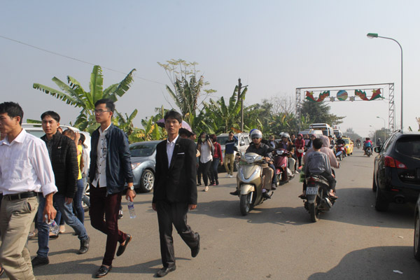 Hàng vạn du khách trẩy hội chùa Tây Phương