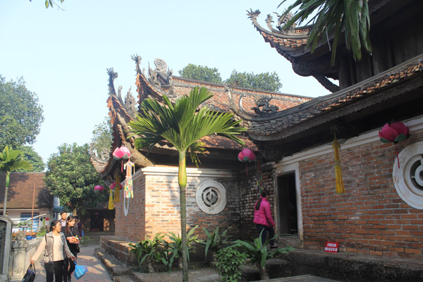 Hàng vạn du khách trẩy hội chùa Tây Phương