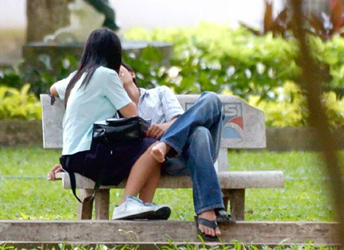 Mải mê thú vui, teen sao nhãng học tập - Bài 3: “Hội chứng” mải yêu quên học