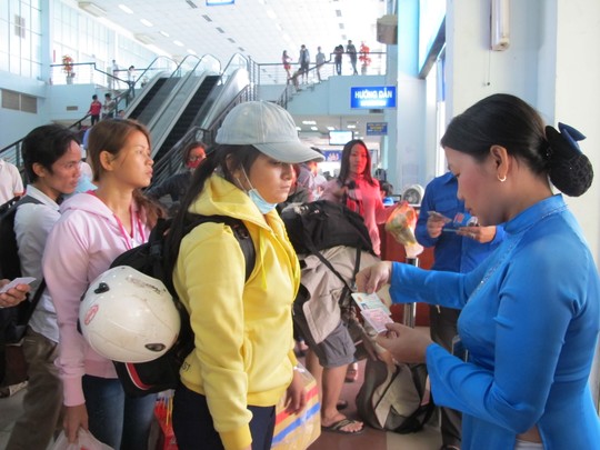 Tàu Tết 2016: Thông tin hành khách phải trùng giấy tờ tùy thân