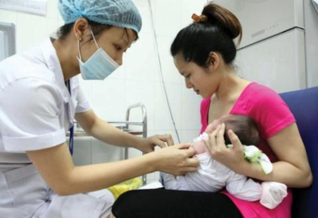 Thử nghiệm tiêm vaccine phòng bại liệt trên 240 trẻ