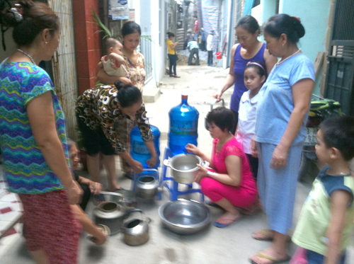Dân phường Định Công “khóc” vì bị cắt nước sạch