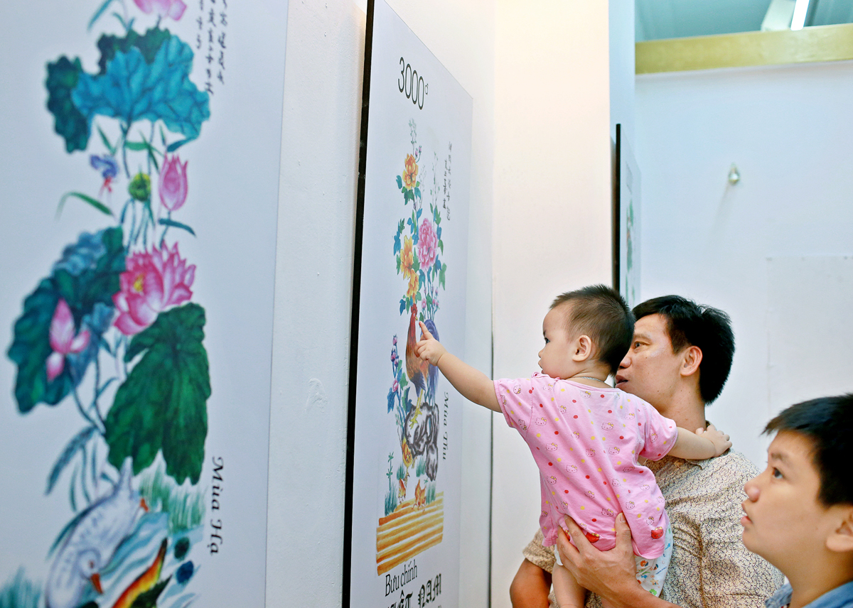 Khám phá “Câu chuyện của tem” với nữ họa sỹ Hoàng Thúy Liệu và nhà sưu tập tem Vũ Văn Tỵ