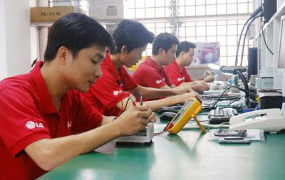 LG Electronics Việt Nam sửa chữa miễn phí sản phẩm LG cho người dân bị thiệt hại do lũ ở Quảng Ninh