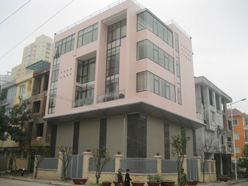Hai lô LK ghép thành một căn hộ đã thay đổi thiết kế tại dãy LK 11.