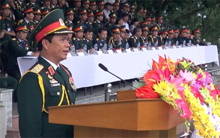 Trung tướng Nguyễn Quốc Khánh, Phó tổng Tham mưu trưởng, Trưởng Tiểu ban Diễu binh, diễu hành Nhà nước nhận xét buổi hợp luyện.