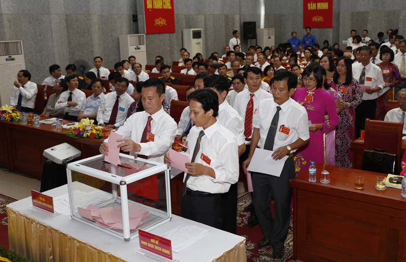 Đồng chí Nguyễn Đức Vinh tái cử chức Bí thư Quận ủy Hoàng Mai