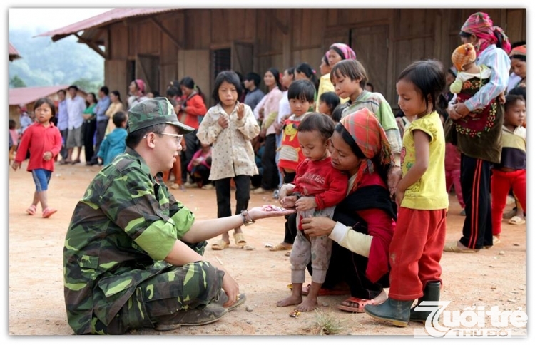 ... với trẻ em vùng cao.