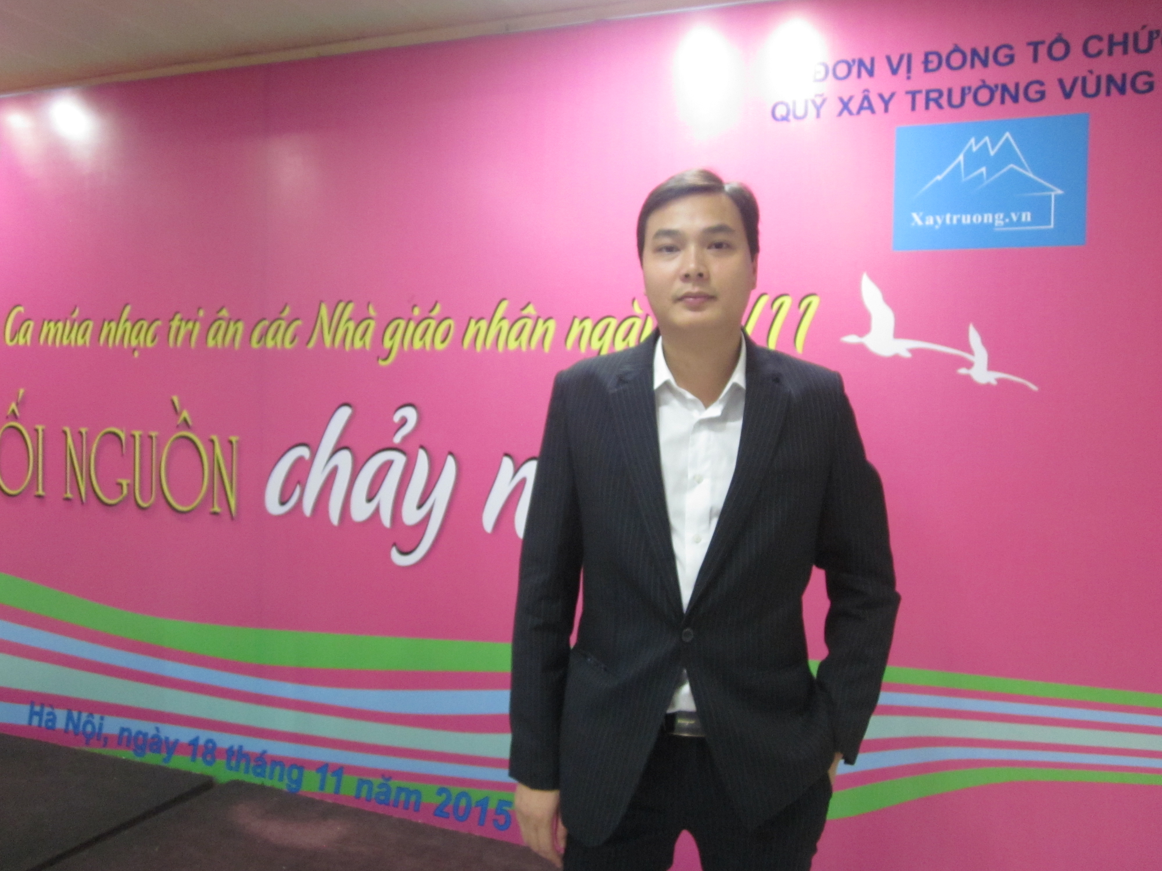 Thầy tổng phụ trách hết lòng vì học sinh thân yêu