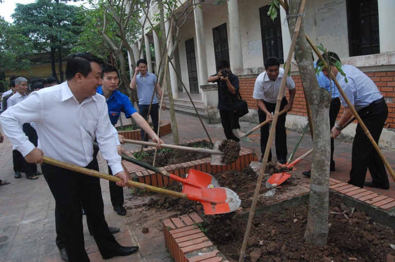 1000 người dân có hoàn cảnh khó khăn huyện Ứng Hòa được khám sức khỏe miễn phí