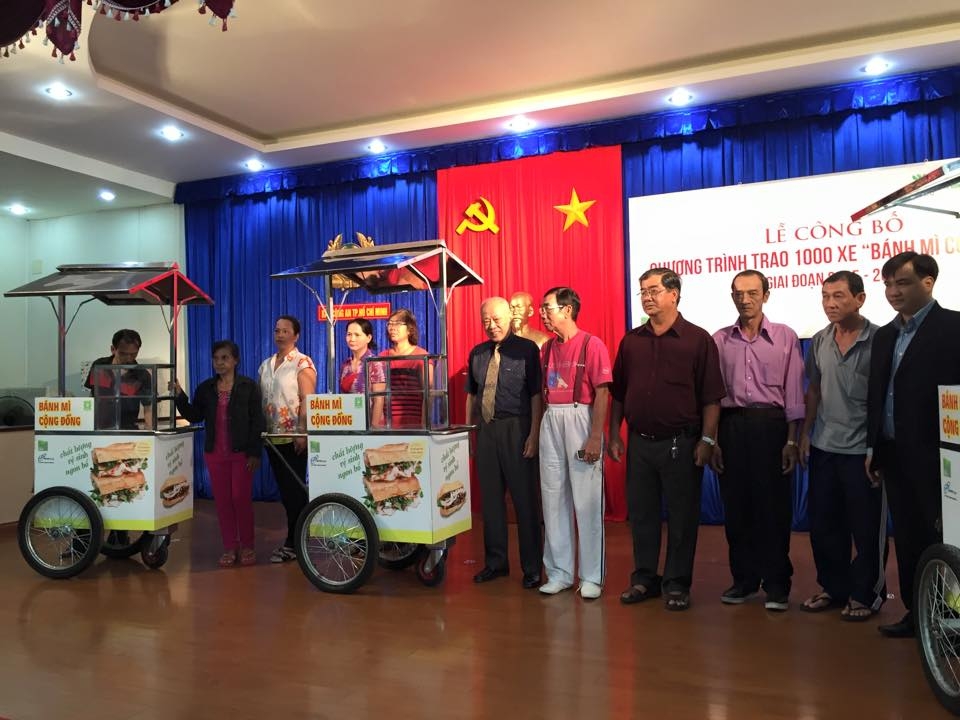 Trao 1.000 “Xe bánh mì cộng đồng”