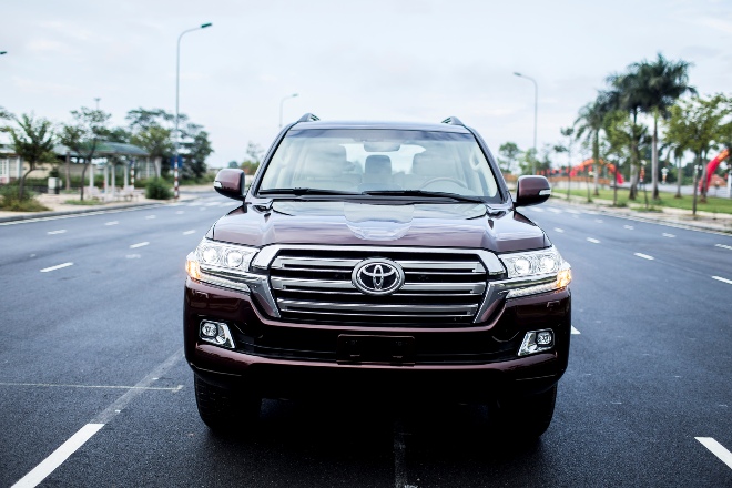Cận cảnh Toyota Land Cruiser 2015 giá 2,8 tỷ đồng - ảnh 1