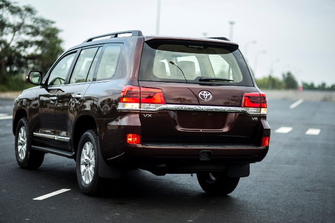 Cận cảnh Toyota Land Cruiser 2015 giá 2,8 tỷ đồng - ảnh 2