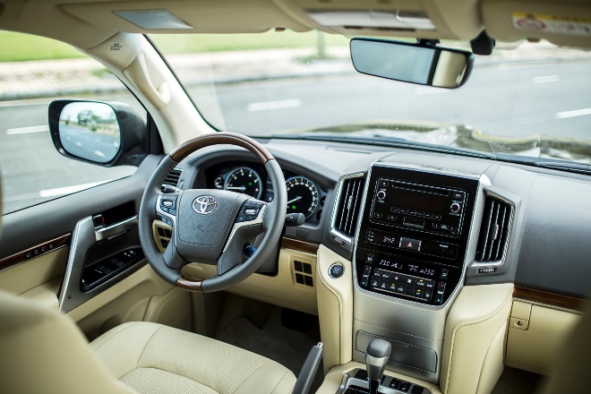 Cận cảnh Toyota Land Cruiser 2015 giá 2,8 tỷ đồng - ảnh 10