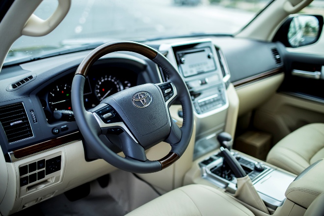 Cận cảnh Toyota Land Cruiser 2015 giá 2,8 tỷ đồng - ảnh 12