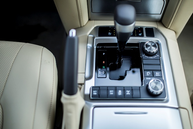 Cận cảnh Toyota Land Cruiser 2015 giá 2,8 tỷ đồng - ảnh 14