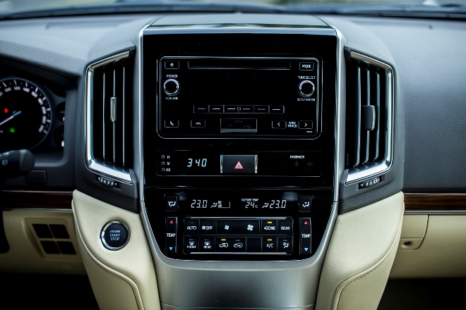 Cận cảnh Toyota Land Cruiser 2015 giá 2,8 tỷ đồng - ảnh 15