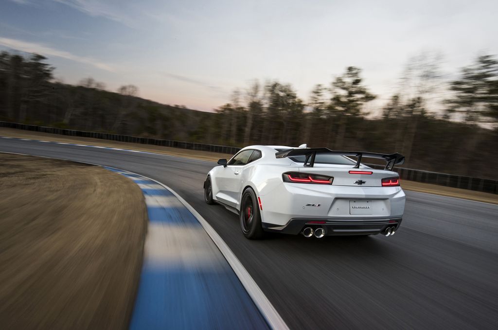 Chevrolet Camaro ZL1 1LE 2018 đầu tiên sẽ 