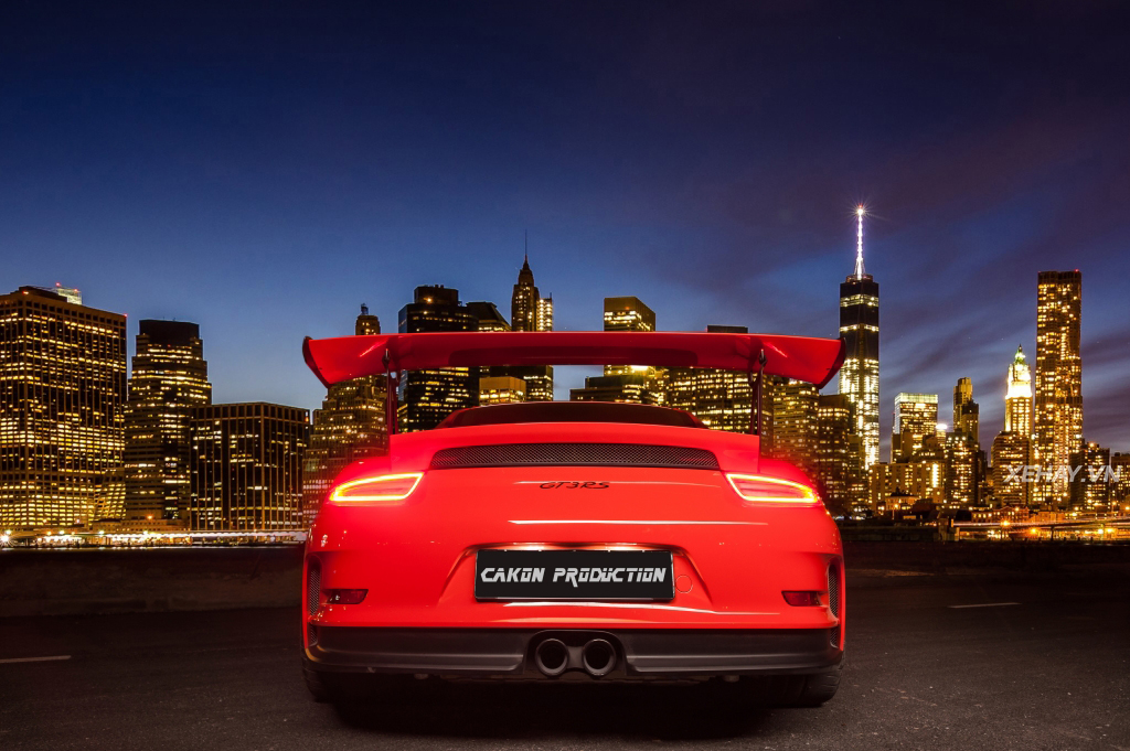 Thưởng thức bộ ảnh đẹp về siêu phẩm Porsche 911 GT3 RS đầu tiên lăn bánh tại Việt Nam