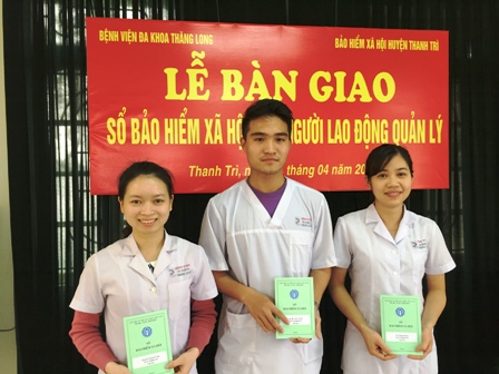 BHXH huyện Thanh Trì: Bàn giao sổ BHXH cho người lao động