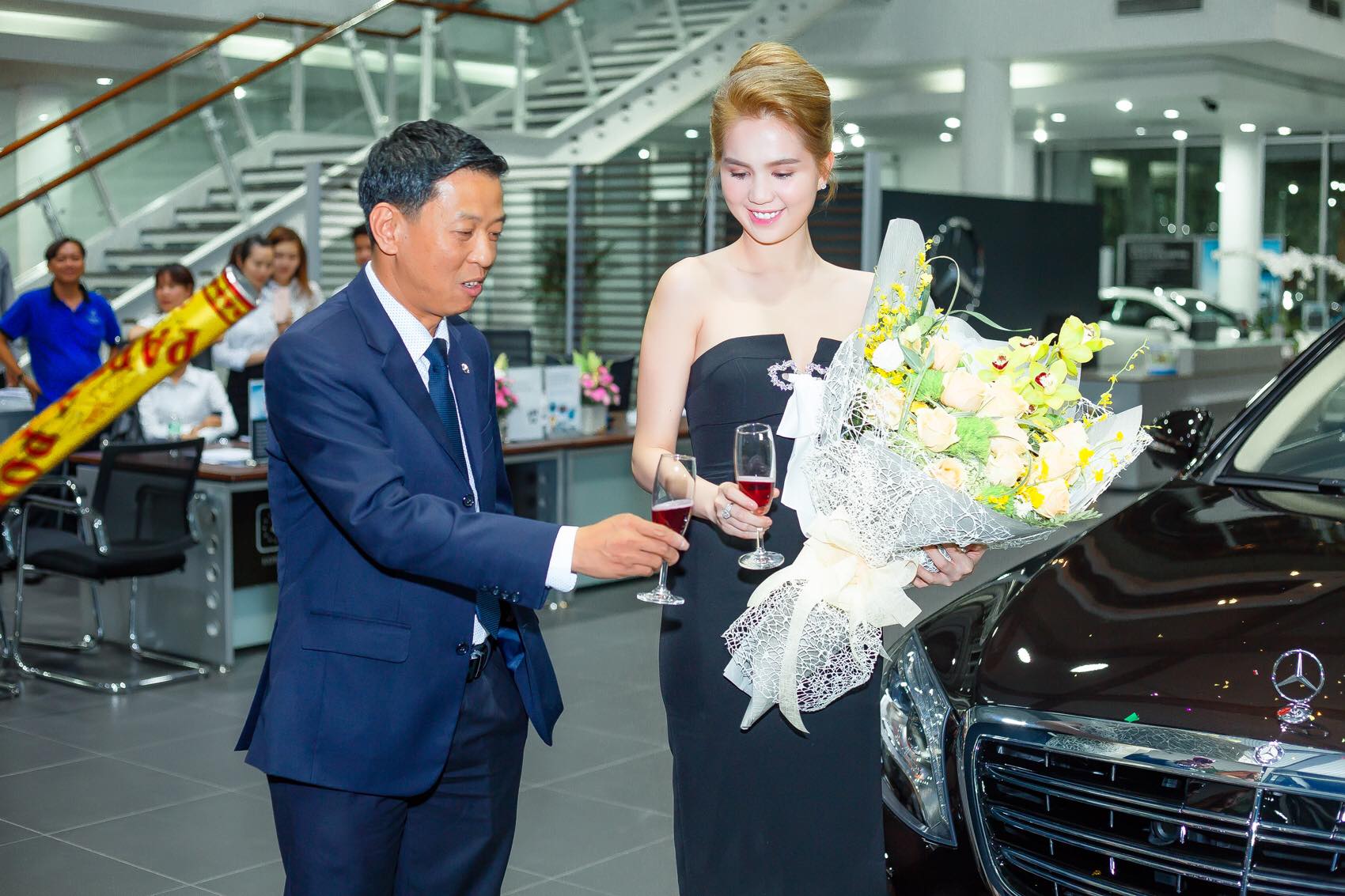 Ngọc Trinh mua Mercedes S500 Maybach 12 tỷ đồng