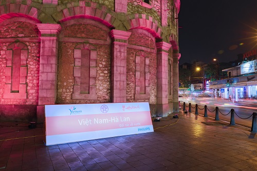 Tháp nước Hàng Đậu lại được chiếu sáng trong tháng Tư