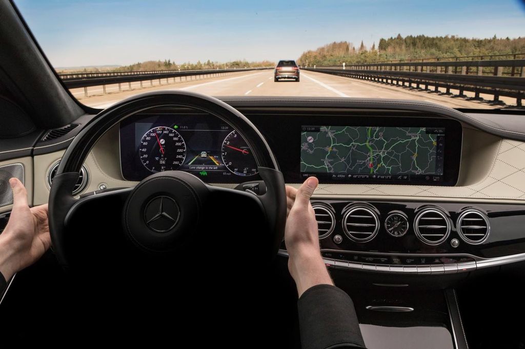 S-Class mới hé lộ bảng điều khiển và tính năng trợ lái thông minh
