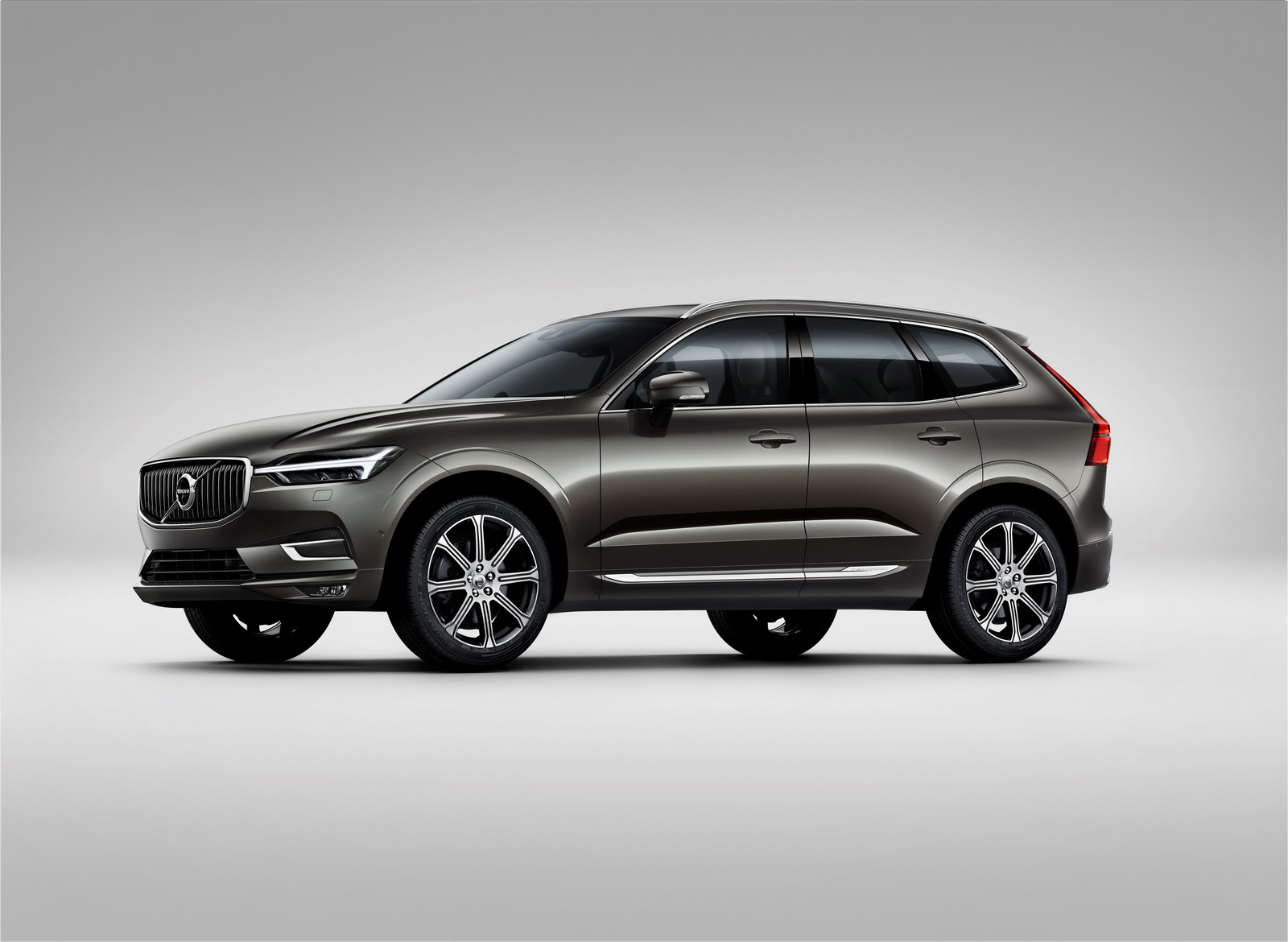 Volvo XC60 hoàn toàn mới có giá từ 1,048 tỷ VNĐ tại Anh
