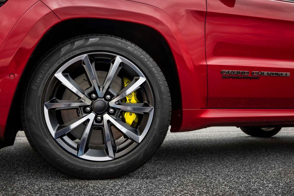 Jeep Grand Cherokee Trackhawk mạnh 707 mã lực, dẫn động 4 bánh