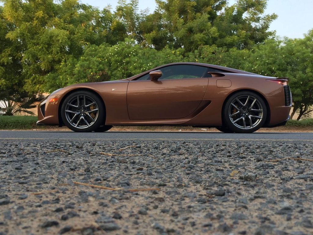 Siêu xe cũ Lexus LFA nâu ngọc trai được bán với giá 14,6 tỷ VNĐ
