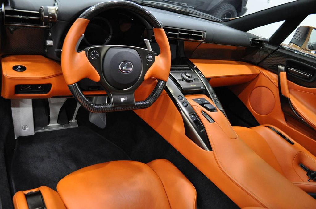 Siêu xe cũ Lexus LFA nâu ngọc trai được bán với giá 14,6 tỷ VNĐ