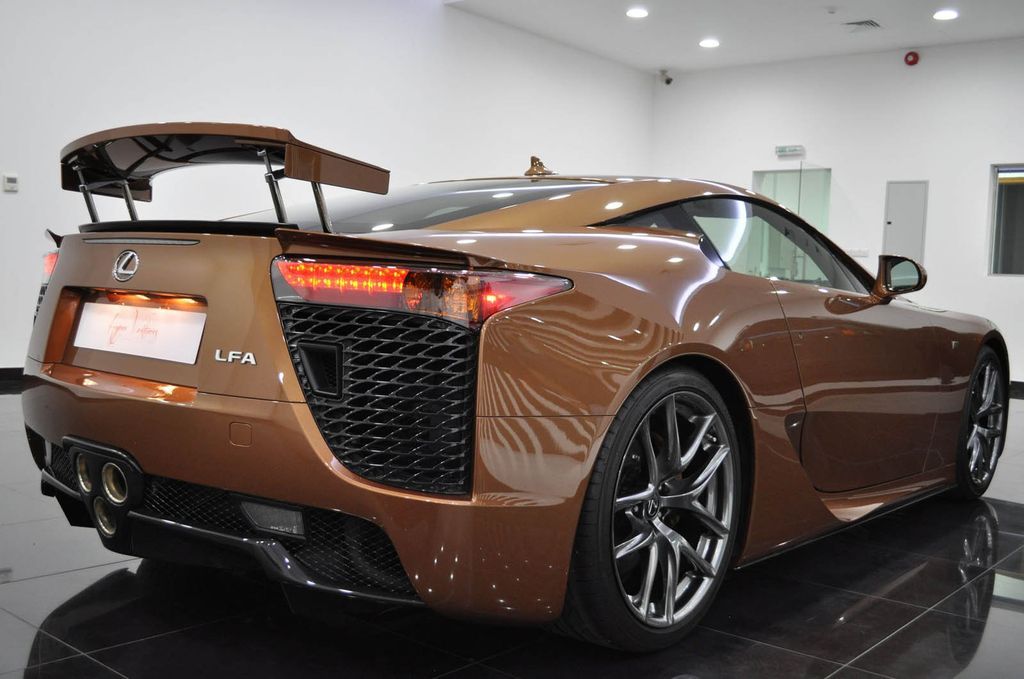 Siêu xe cũ Lexus LFA nâu ngọc trai được bán với giá 14,6 tỷ VNĐ