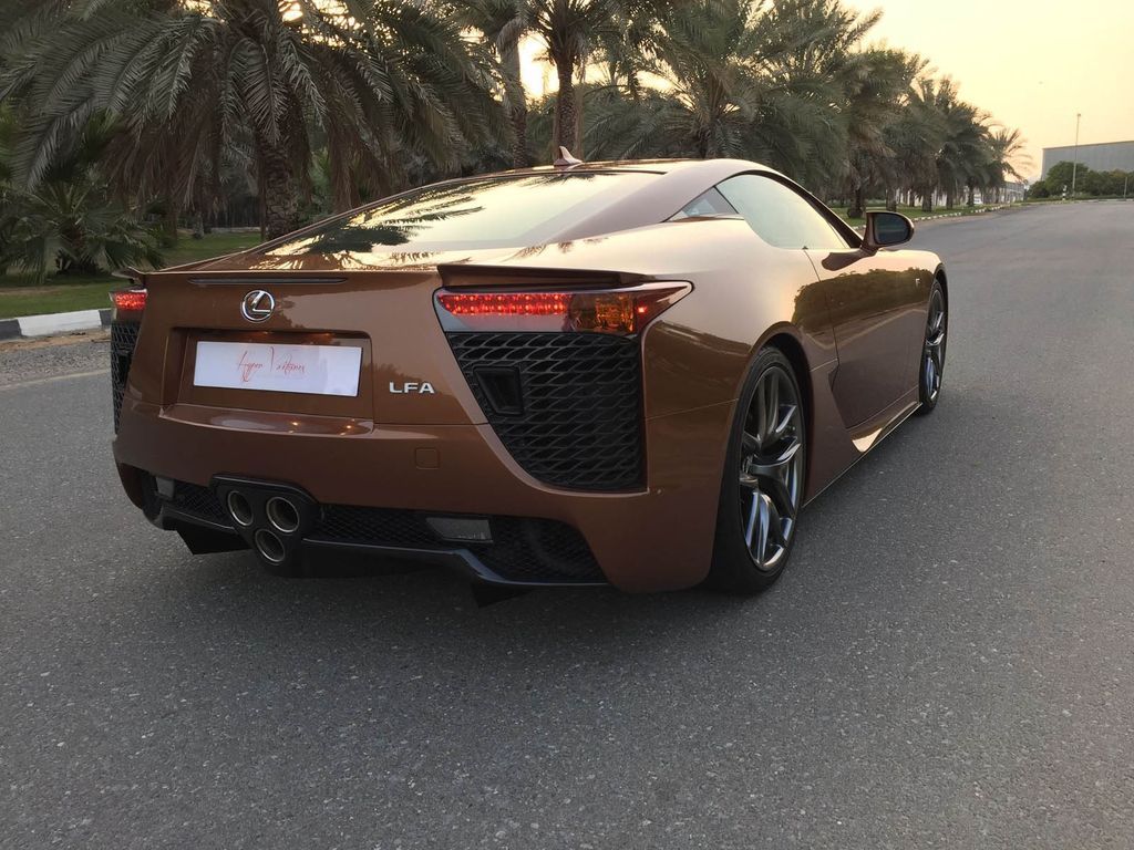 Siêu xe cũ Lexus LFA nâu ngọc trai được bán với giá 14,6 tỷ VNĐ