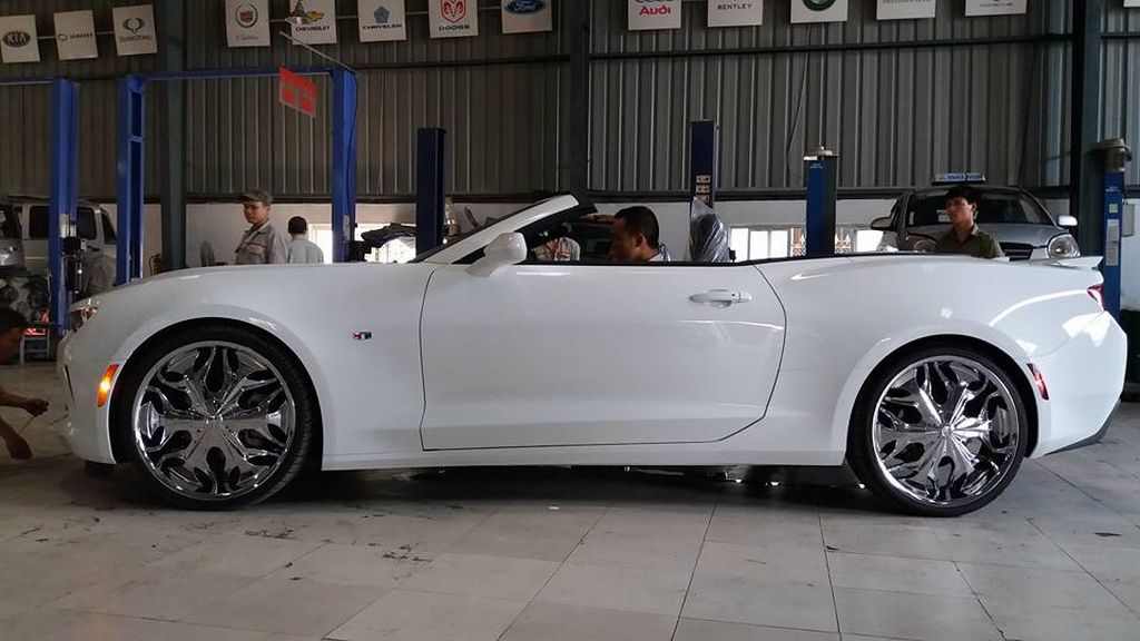 Chevrolet Camaro 2017 mui mềm đầu tiên về Việt Nam