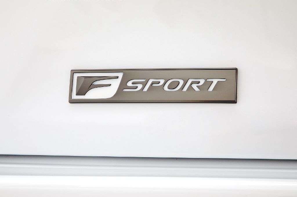 Chi tiết Lexus LS 500 F Sport vừa ra mắt tại Triển lãm ô tô Quốc tế New York