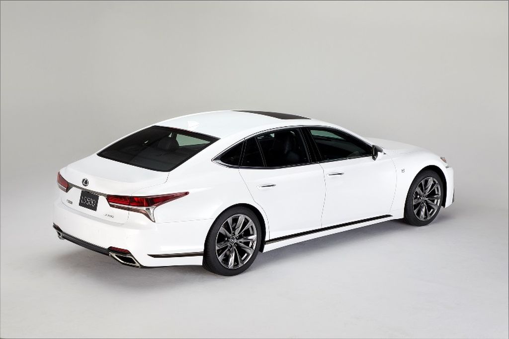 Chi tiết Lexus LS 500 F Sport vừa ra mắt tại Triển lãm ô tô Quốc tế New York