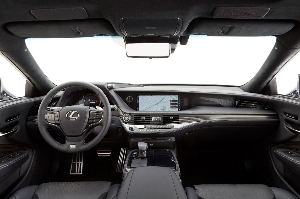 Chi tiết Lexus LS 500 F Sport vừa ra mắt tại Triển lãm ô tô Quốc tế New York