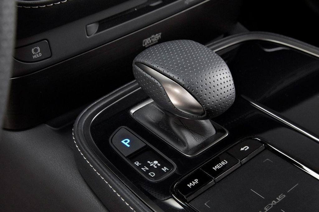 Chi tiết Lexus LS 500 F Sport vừa ra mắt tại Triển lãm ô tô Quốc tế New York