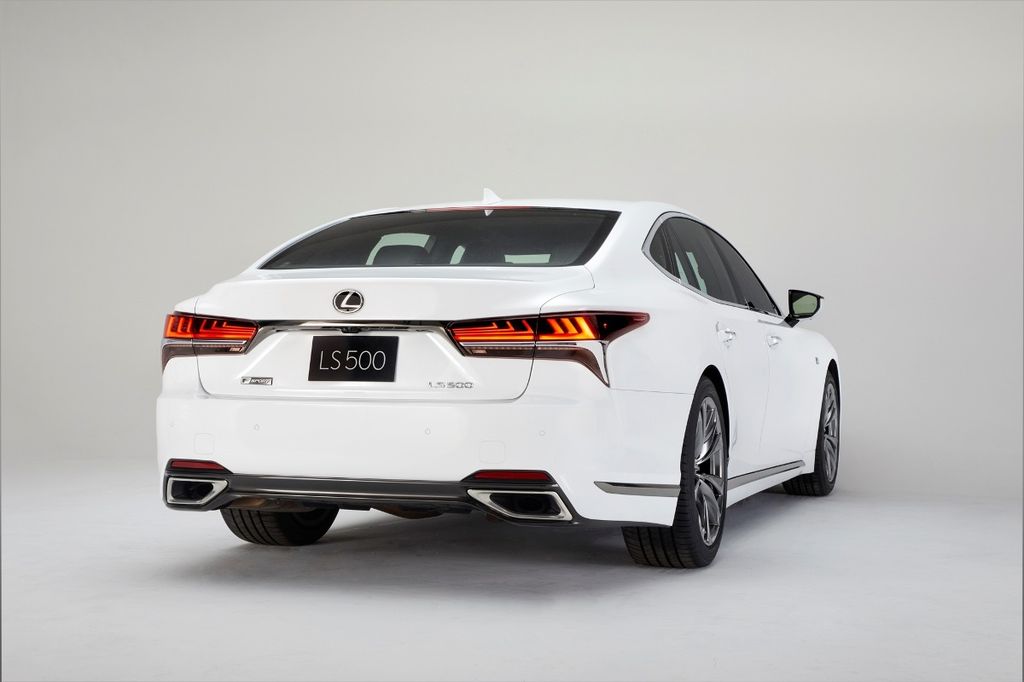 Chi tiết Lexus LS 500 F Sport vừa ra mắt tại Triển lãm ô tô Quốc tế New York