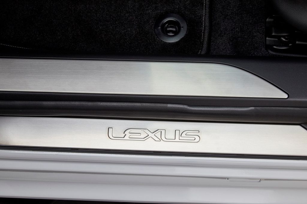 Chi tiết Lexus LS 500 F Sport vừa ra mắt tại Triển lãm ô tô Quốc tế New York