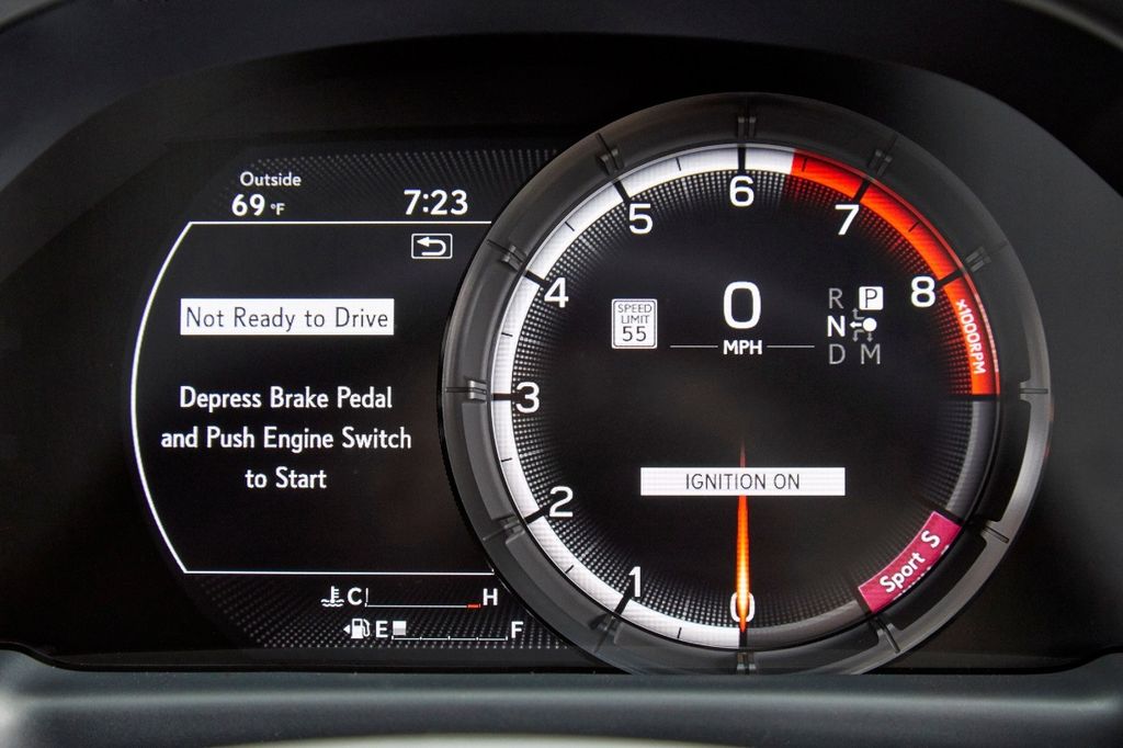 Chi tiết Lexus LS 500 F Sport vừa ra mắt tại Triển lãm ô tô Quốc tế New York