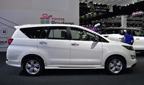 Chi tiết Toyota Innova Crysta trưng bày tại Triển lãm ô tô BIMS 2017