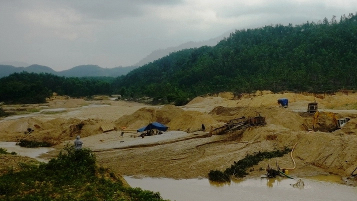 Làm rõ tình trạng khai thác khoáng sản tại Quảng Nam, Hà Tĩnh