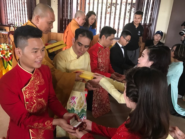Gắn kết các cặp đôi trẻ bằng lễ cưới Hằng Thuận