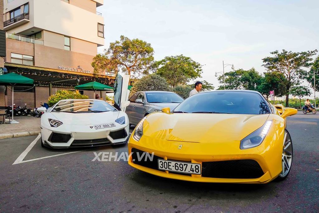 C­ường Đô La bất ngờ bổ sung Ferrari 488 GTB màu vàng vào dàn 