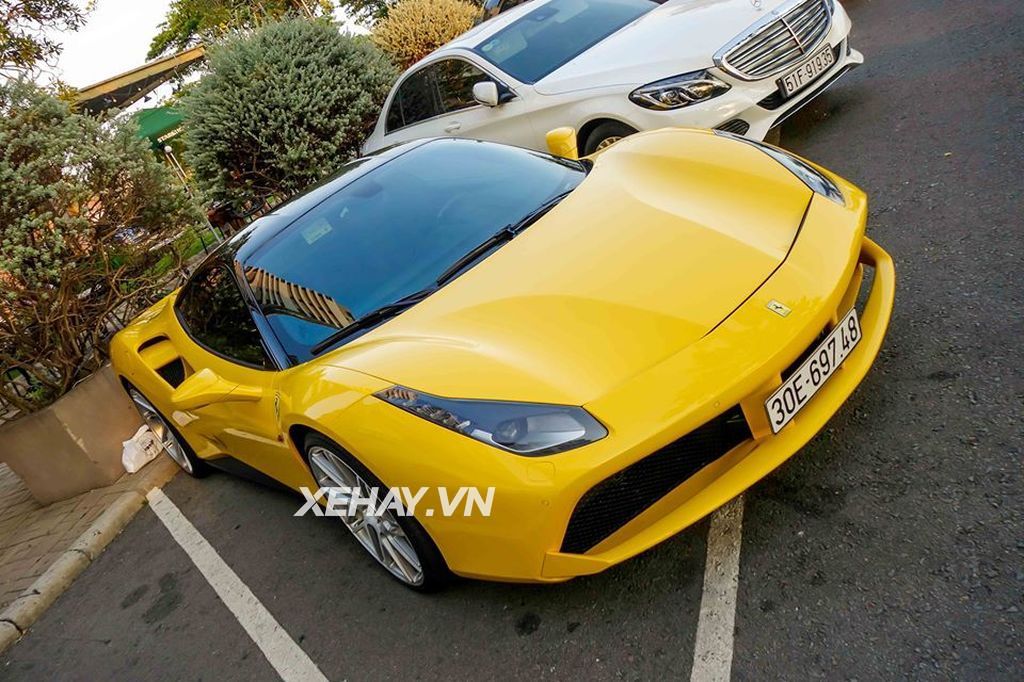 C­ường Đô La bất ngờ bổ sung Ferrari 488 GTB màu vàng vào dàn 