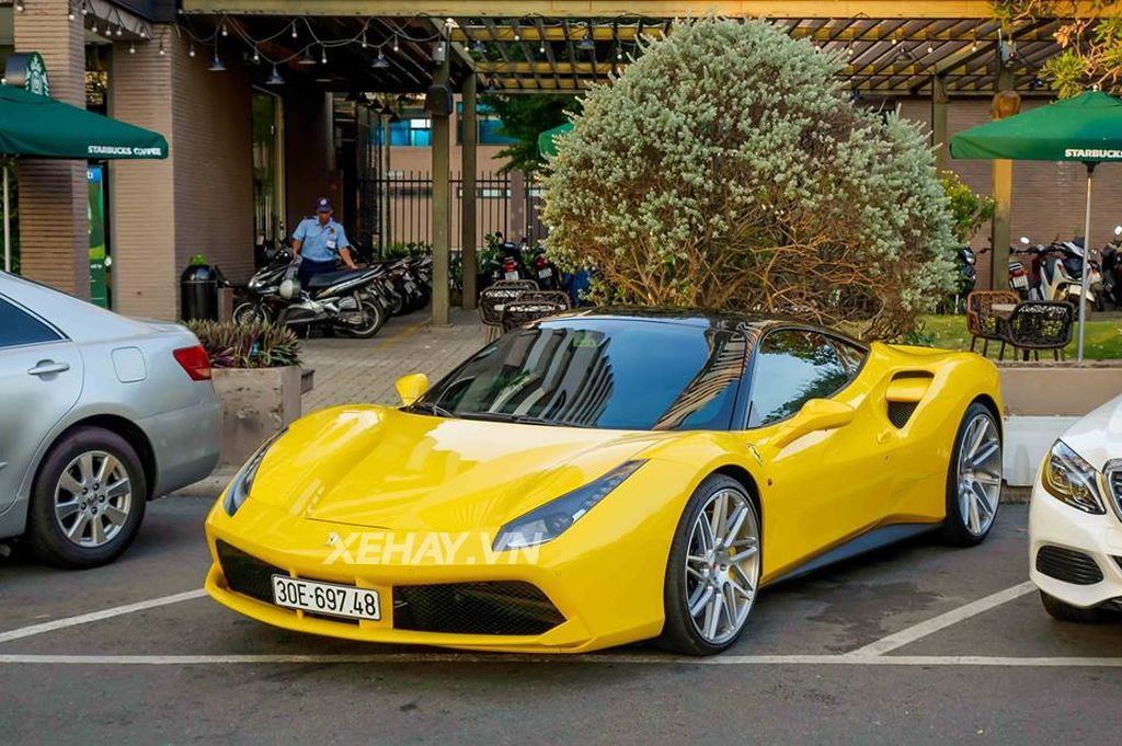 C­ường Đô La bất ngờ bổ sung Ferrari 488 GTB màu vàng vào dàn 