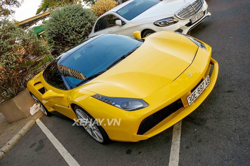 C­ường Đô La bất ngờ bổ sung Ferrari 488 GTB màu vàng vào dàn 